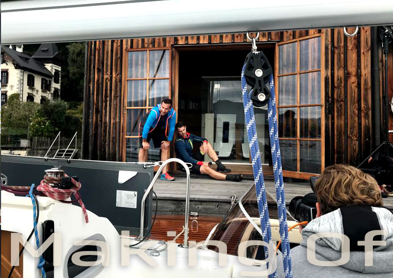 Making Of: Hier sieht man den Fotografen beim Shooting der beiden männlichen Models vor dem Bootshaus am Attersee.