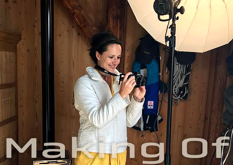 Making Of: Hier sieht man Lisa beim Fotografieren beim b-intense Infrarotkabinen Shooting am Attersee.